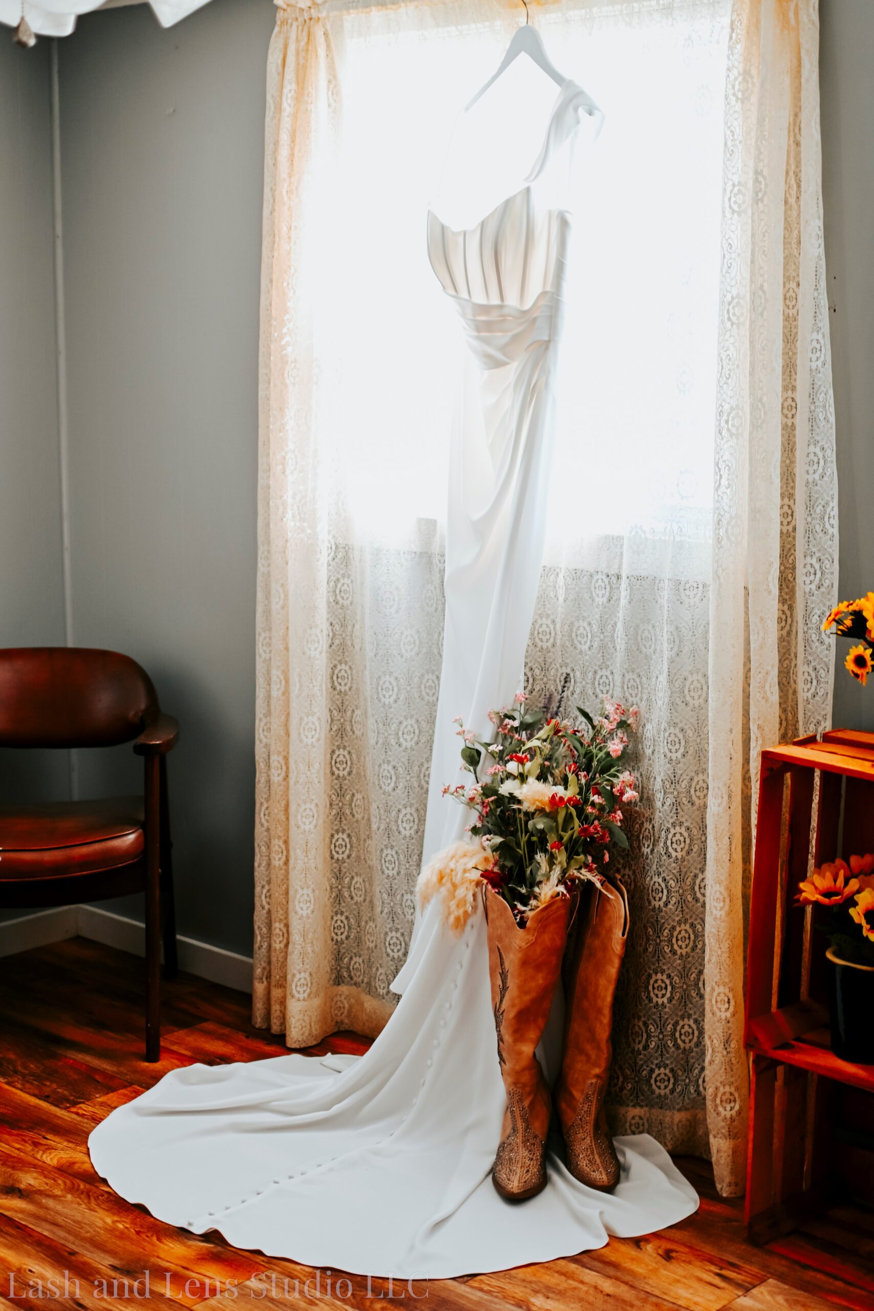 Rustic details in the bridal suite at Country Charm Wedding Venue Neosho MO